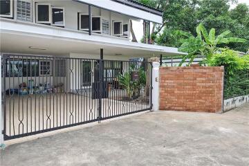 Elegant Townhouse in Bangkok - Ready for Move-In