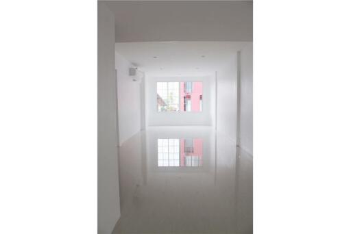 **Lux Townhouse for Rent in Watthana, Bangkok**