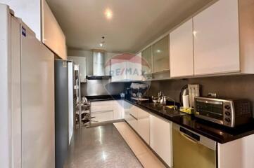 "Elegant 4-Bed Condo in Domus, Bangkok - Prime Location"