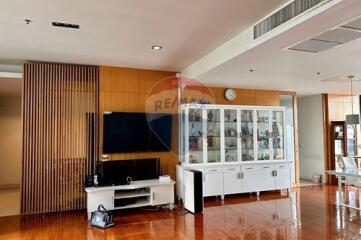 "Elegant 4-Bed Condo in Domus, Bangkok - Prime Location"