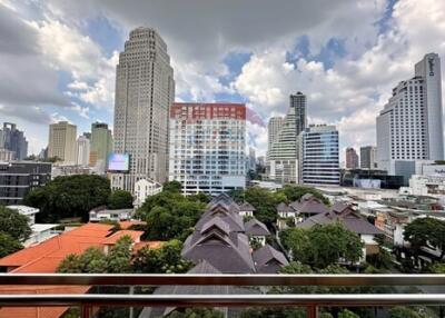 "Elegant 4-Bed Condo in Domus, Bangkok - Prime Location"