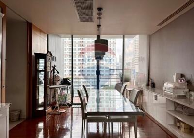 "Elegant 4-Bed Condo in Domus, Bangkok - Prime Location"