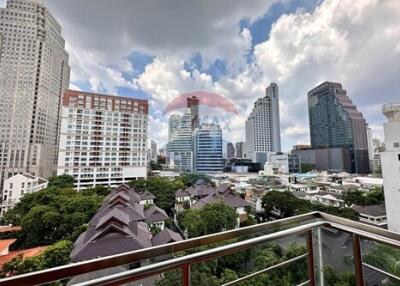 "Elegant 4-Bed Condo in Domus, Bangkok - Prime Location"