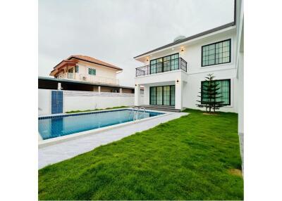 Newly built 2-storey detached house with swimming pool