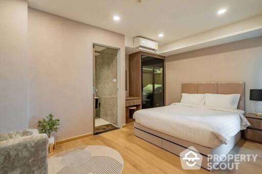 2-BR Condo at Lloyd Soonvijai-Thonglor in Bang Kapi