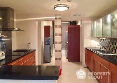 3-BR Condo at All Seasons Mansion Condominium near BTS Phloen Chit