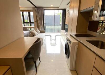 1-BR Condo at Walden Asoke near MRT Sukhumvit