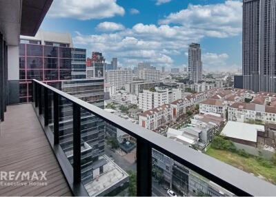 Luxury 2 Bed Condo with Easy Access to BTS Thong Lo (17 mins walk)