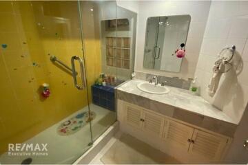 Spacious 3-Bedroom Condo with Private Parking in Thonglor Soi 9