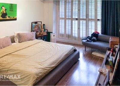 Spacious 3-Bedroom Condo with Private Parking in Thonglor Soi 9