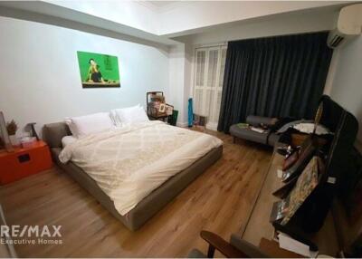 Spacious 3-Bedroom Condo with Private Parking in Thonglor Soi 9