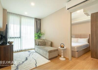 Elegant 2BR Condo in Vibrant Huai Khwang, Bangkok