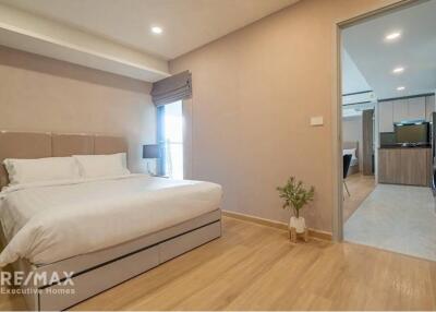 Elegant 2BR Condo in Vibrant Huai Khwang, Bangkok