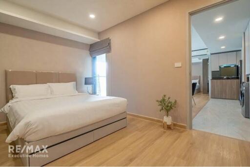 Elegant 2BR Condo in Vibrant Huai Khwang, Bangkok