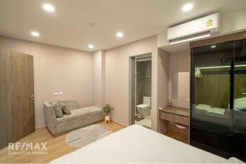 Elegant 2BR Condo in Vibrant Huai Khwang, Bangkok