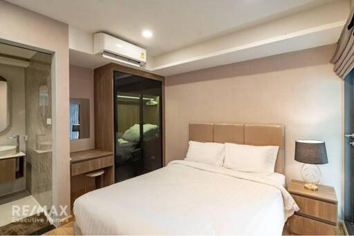 Elegant 2BR Condo in Vibrant Huai Khwang, Bangkok