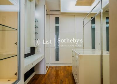 Spacious walk-in closet with ample storage and modern design