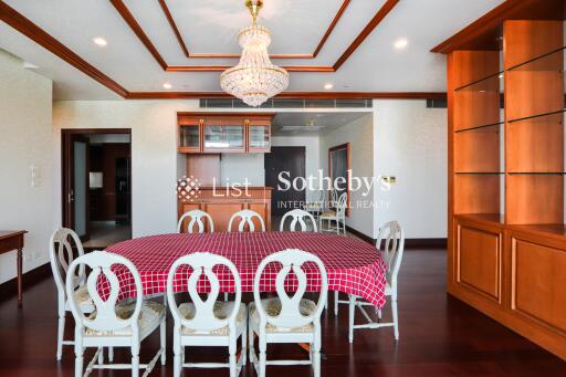 Elegant dining area with chandelier and round table