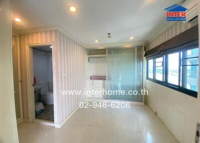 Spacious bedroom with ensuite bathroom