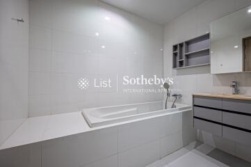 Modern bathroom with bathtub and vanity mirror