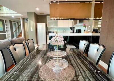 Dining room with a chandelier and a black marble dining table