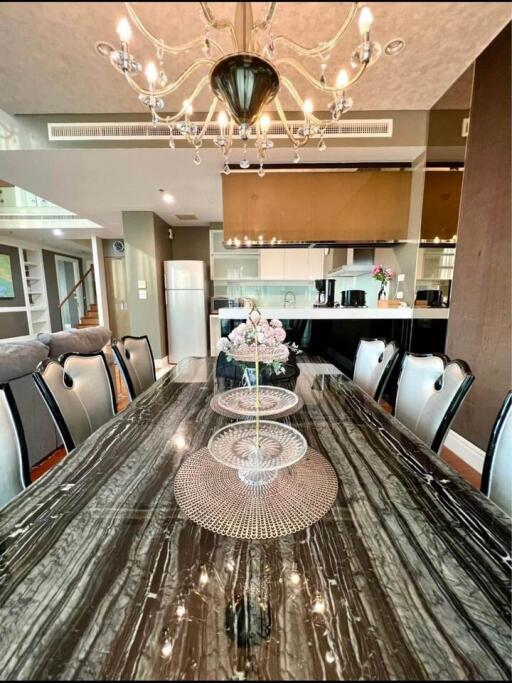 Dining room with a chandelier and a black marble dining table