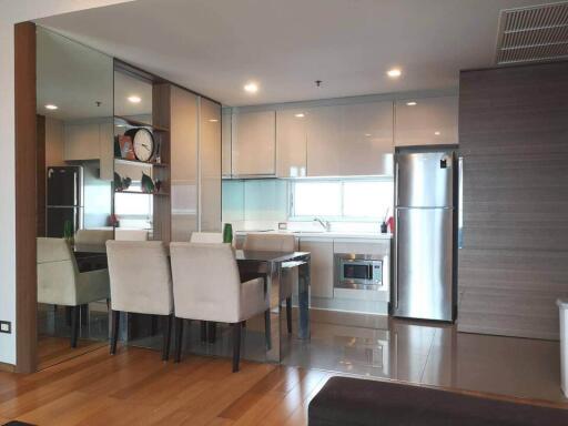 Modern kitchen with dining area