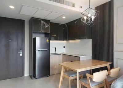 Modern kitchen with dining area