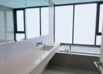 Modern bathroom with large mirror and bathtub