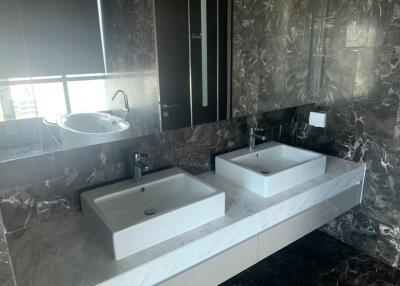 Modern bathroom with dual sinks and marble surfaces