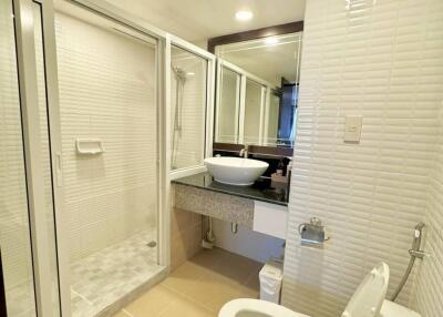 1 Bed 1 Bath 65 SQ.M Omni Tower Sukhumvit Nana