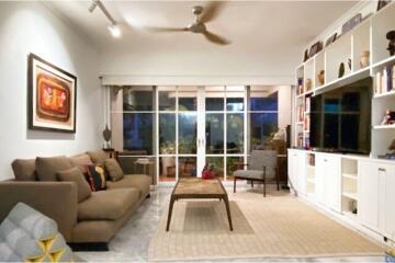 Spacious 3-Bedroom Condo in Thonglor Soi 9 with Private Parking