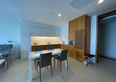 Modern kitchen with dining area