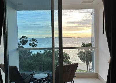 Balcony with a view of the ocean