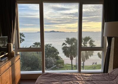 Bedroom with sea view