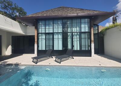 Exterior view of a modern house with a swimming pool