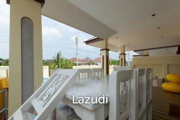 4 Bed pool villa close to town