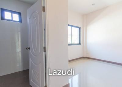 2 Bedroom townhouse, Very close to Town