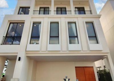 4 Bed 5 Bath 313 SQ.M. Aerie Srinakarin-Krungthepkreetha