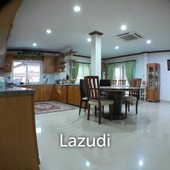 4 Bedroom 5 Bathrooms 900 SQ.M Eakmongkol 4