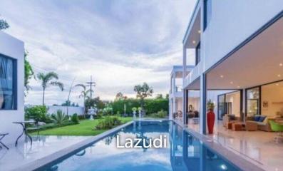 LA LUA : Modern 4 Bed 2 Storey Villa within Resort Complex with Great Views