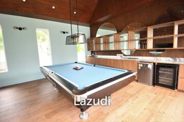 Woodlands Residence: 6 Bed 6 Bath Mountain View