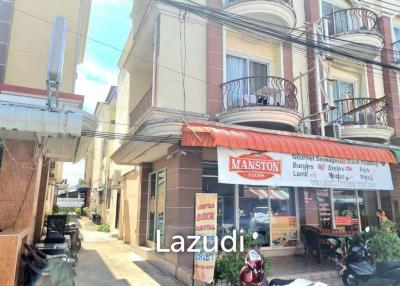 Building for sale with business in the heart of Bang Saray. 72 sqm