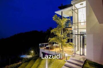 Striking Luxury Villa with Panoramic Sea View