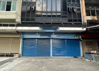 Economical Commercial Building for Rent Near BTS Bearing