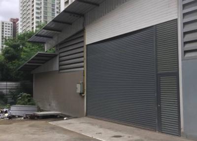 Prime Commercial Warehouse for Rent on Rama 9 Road in Bangkok - 352m2 Space with Parking and Easy Access