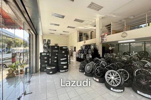 Prime Showroom Space on Rama 9 Road in Bangkok - High Visibility, Easy Access, and Private Parking