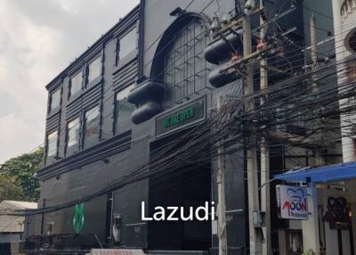 Commercial Building for Rent in Sukhumvit 11, Rooftop, Parking