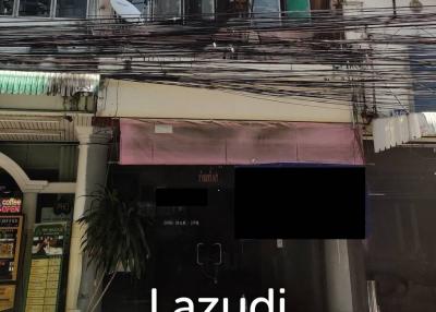 5 Level Building for Lease Along Busy Soi. 33