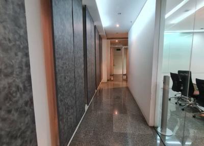 Fully Furnished office (upon request) in Huai Kwang